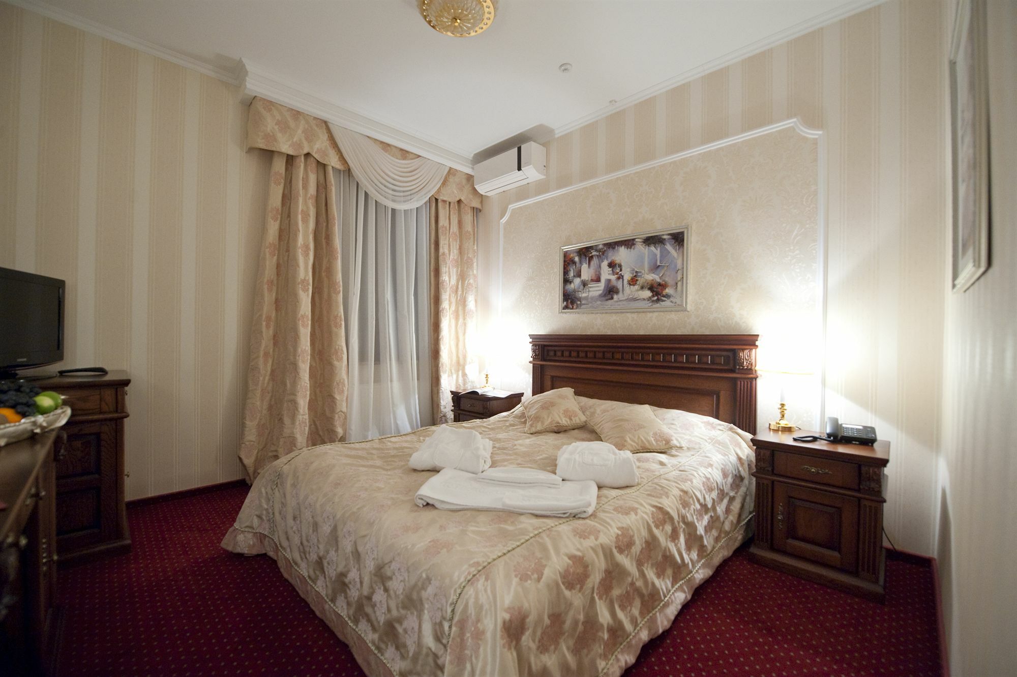 Deluxe Hotel Kupava Lviv Exterior photo