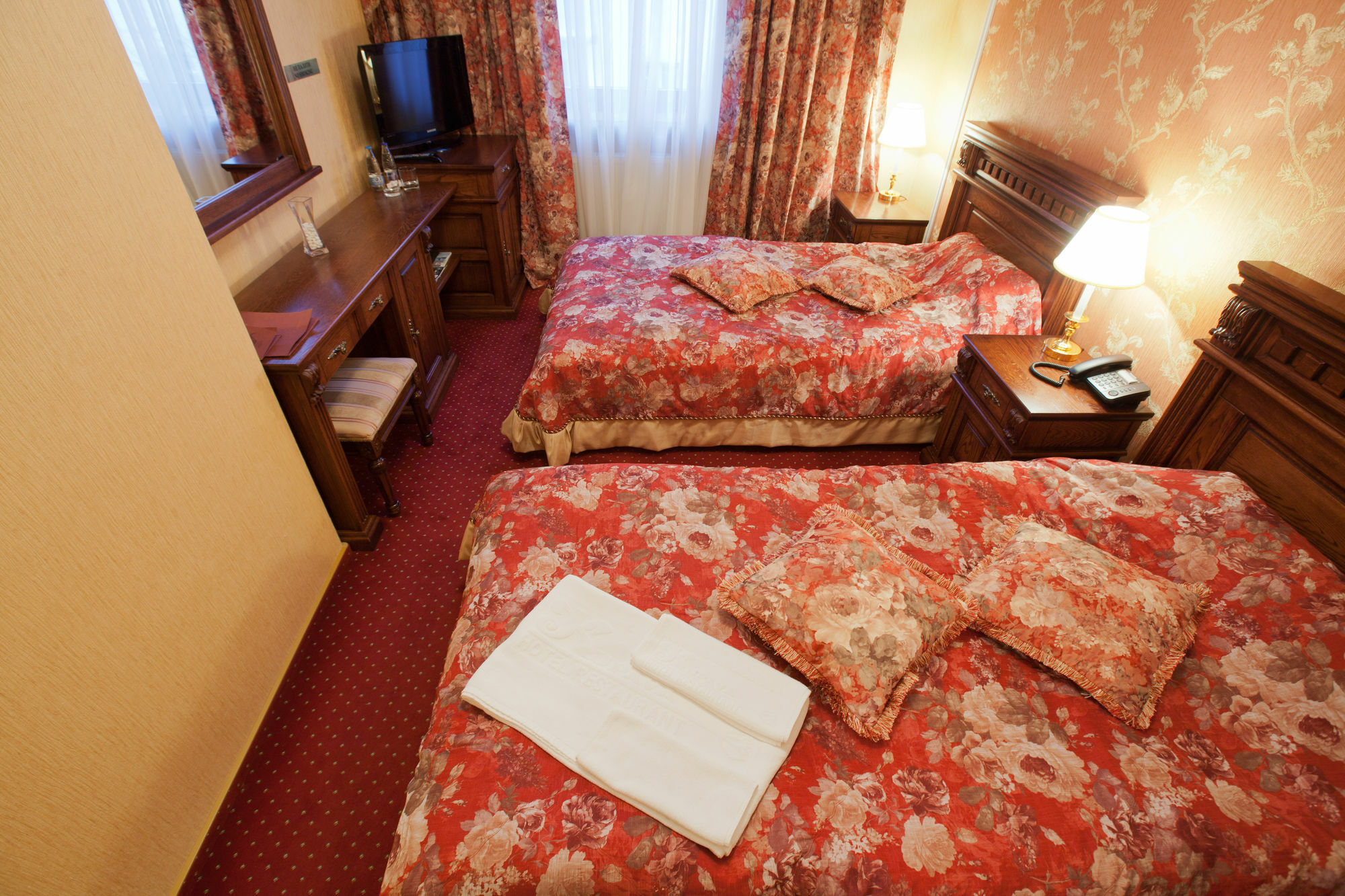 Deluxe Hotel Kupava Lviv Exterior photo